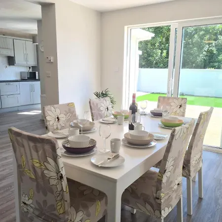 Bay Area House, Holiday home