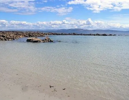 Nyaraló Bay Area House, *